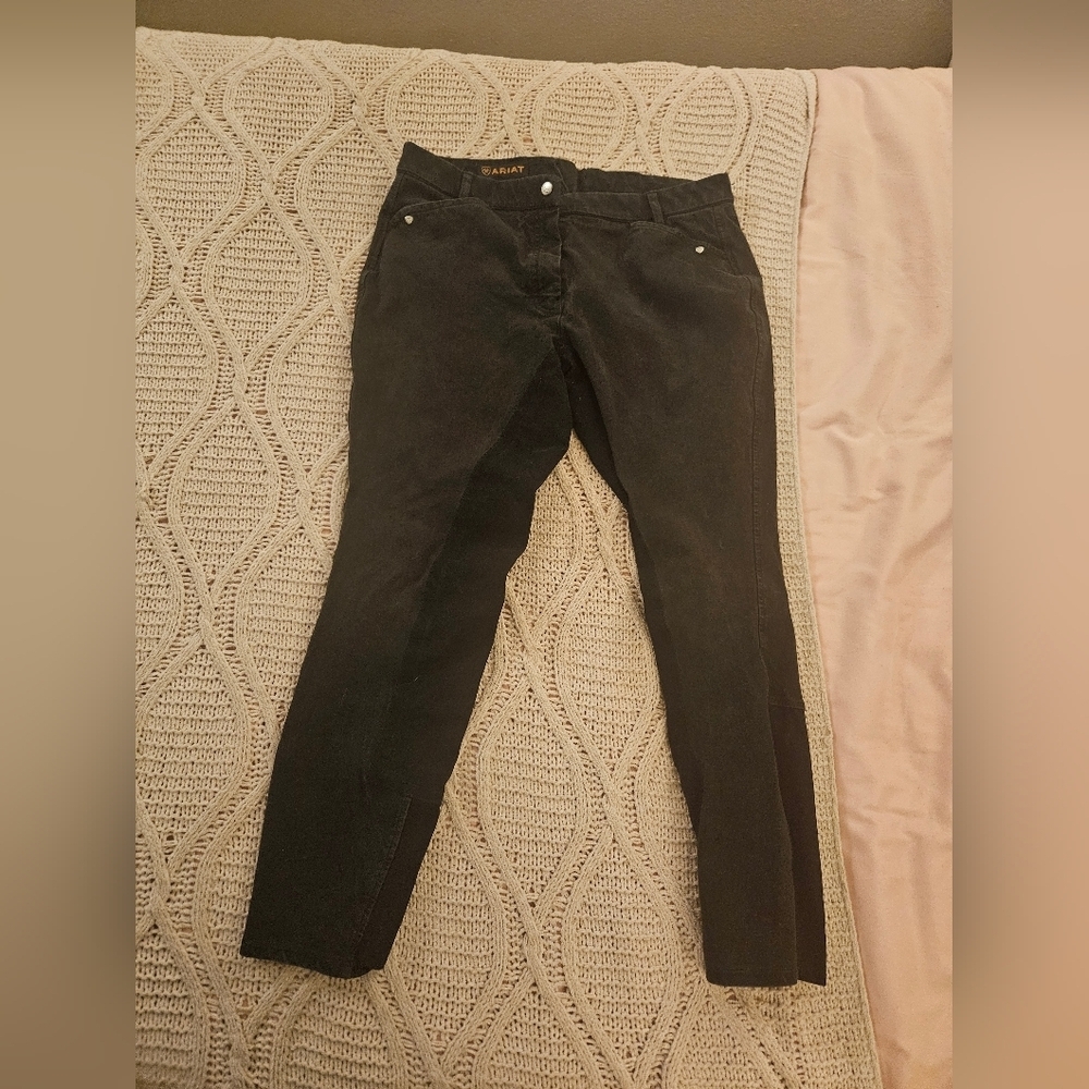 Ariat  riding pants. Sz 34L regular. Boot cut, knee pads